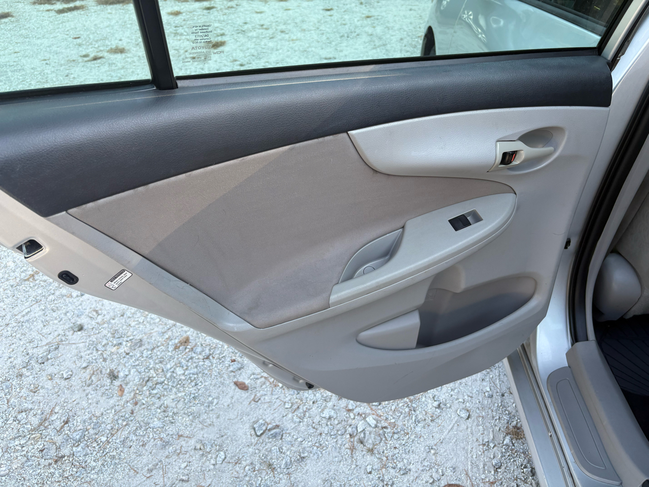 Toyota Corolla 4dr Sdn LE Auto (Natl) 2013