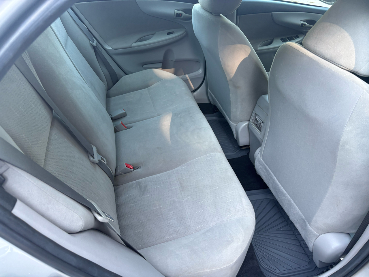 Toyota Corolla 4dr Sdn LE Auto (Natl) 2013