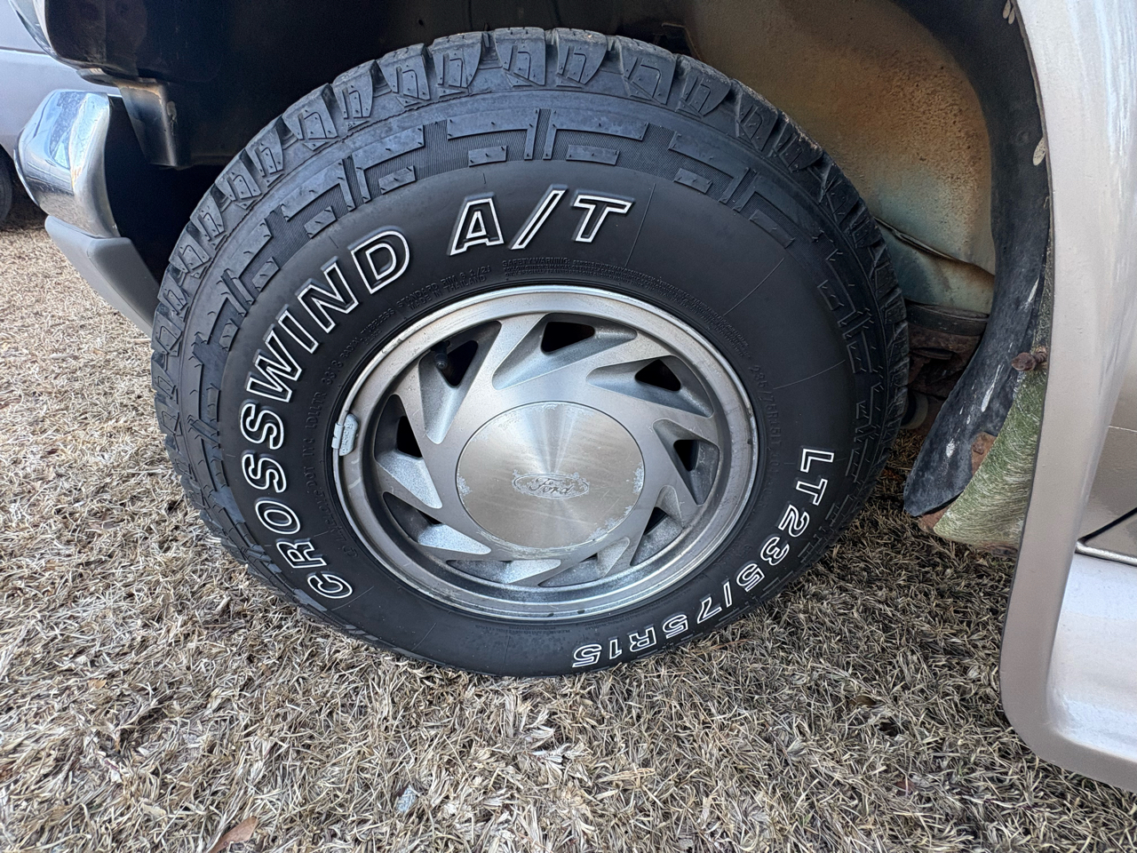 Ford Econoline Cargo Van E-150 138" WB 1995