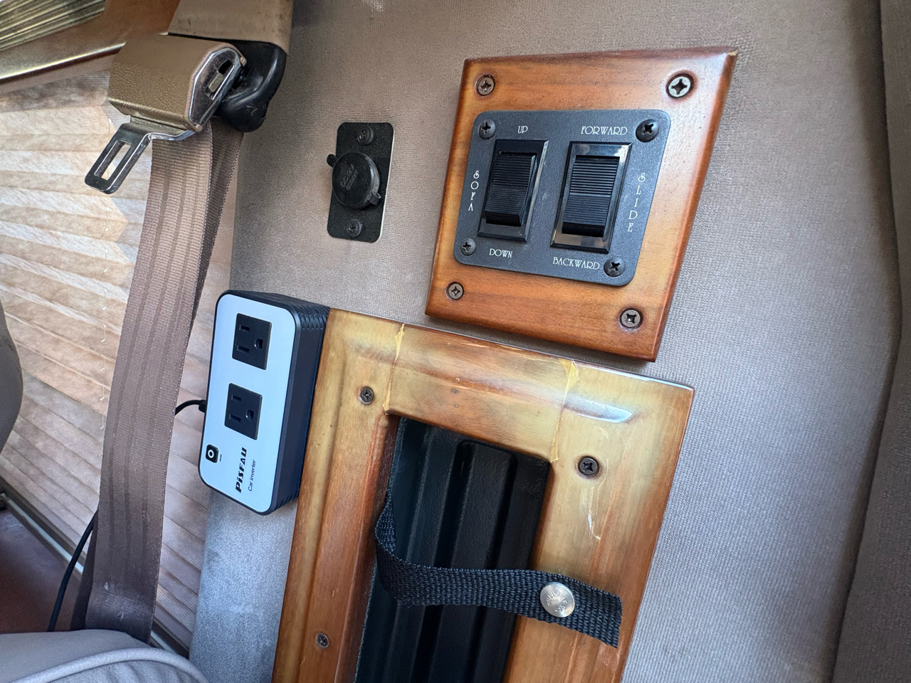 Ford Econoline Cargo Van E-150 138" WB 1995