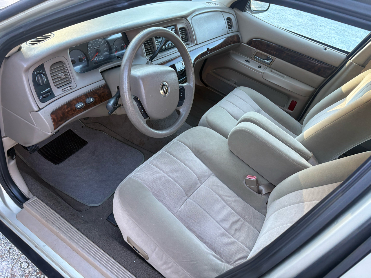 Mercury Grand Marquis 4dr Sdn GS 2005