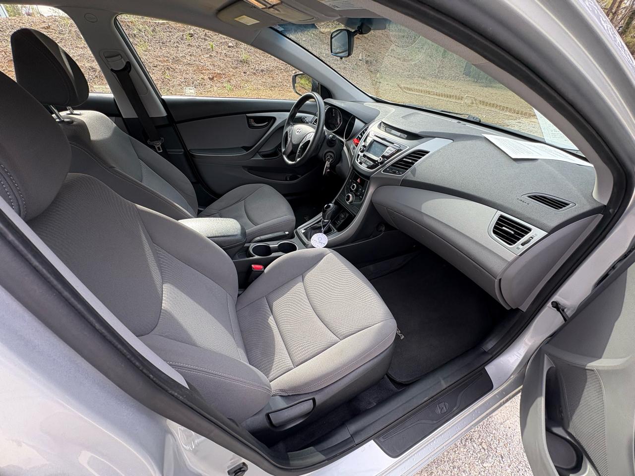 Hyundai Elantra 4dr Sdn Auto SE 2015