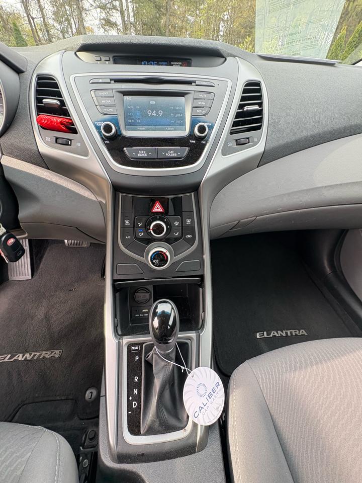 Hyundai Elantra 4dr Sdn Auto SE 2015