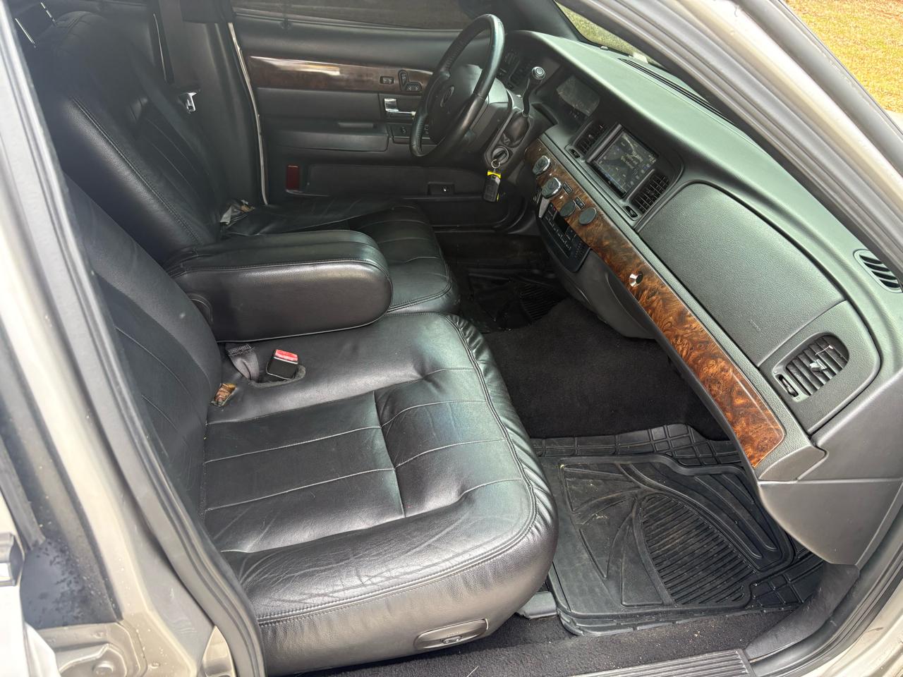 Mercury Grand Marquis 4dr Sdn LS Premium 2006