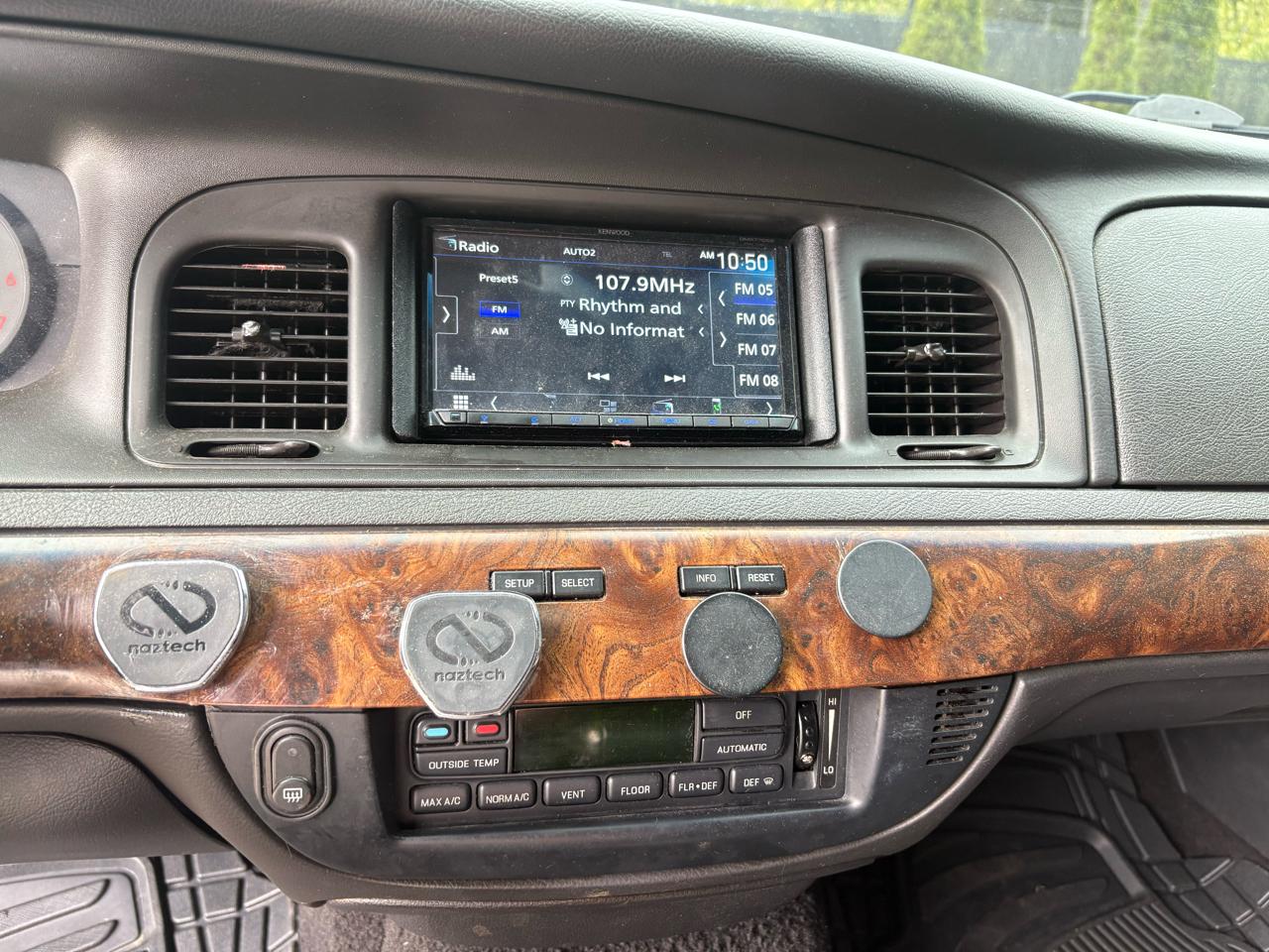 Mercury Grand Marquis 4dr Sdn LS Premium 2006