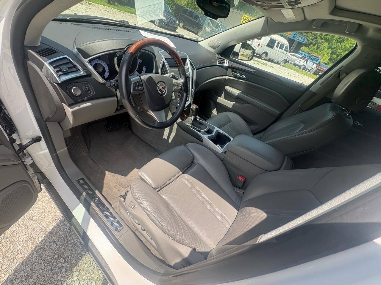 Cadillac SRX FWD 4dr Luxury Collection 2010