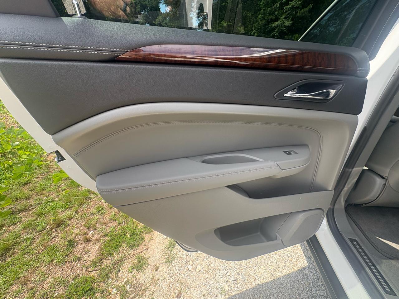 Cadillac SRX FWD 4dr Luxury Collection 2010