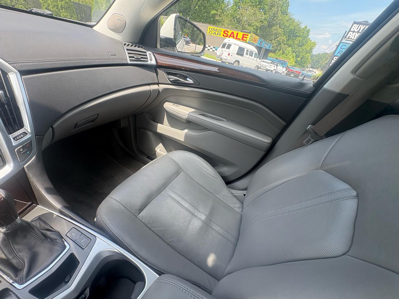 Cadillac SRX FWD 4dr Luxury Collection 2010