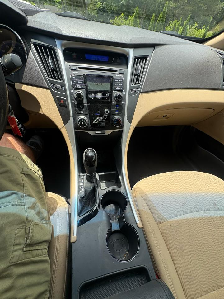 Hyundai Sonata 4dr Sdn 2.4L Auto GLS 2011