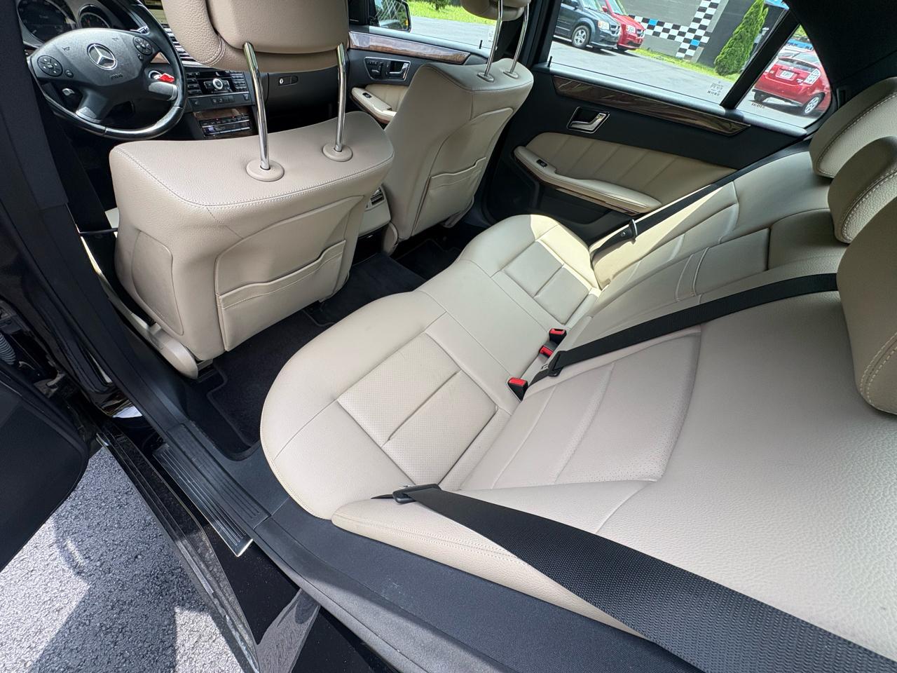 Mercedes-Benz E-Class 4dr Sdn E 350 Luxury 4MATIC 2010