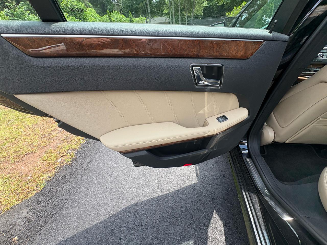 Mercedes-Benz E-Class 4dr Sdn E 350 Luxury 4MATIC 2010