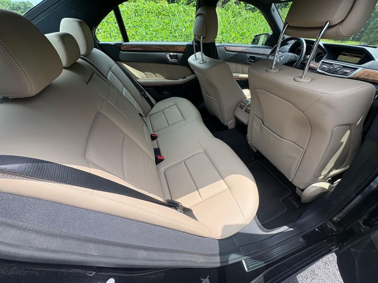 Mercedes-Benz E-Class 4dr Sdn E 350 Luxury 4MATIC 2010
