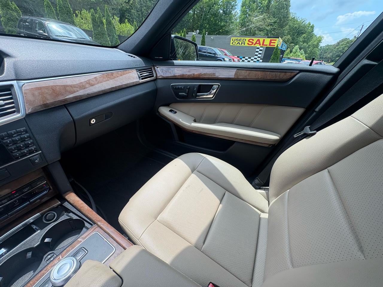 Mercedes-Benz E-Class 4dr Sdn E 350 Luxury 4MATIC 2010