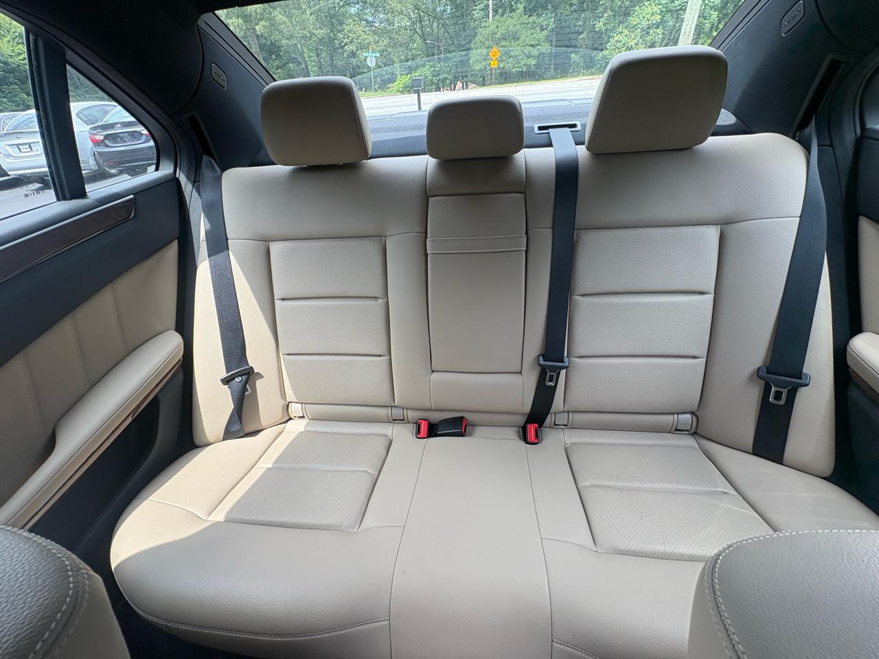 Mercedes-Benz E-Class 4dr Sdn E 350 Luxury 4MATIC 2010