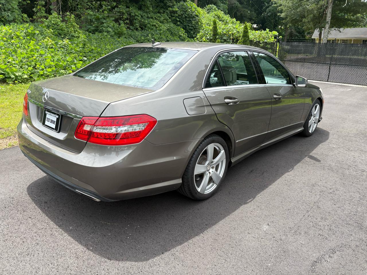 Mercedes-Benz E-Class 4dr Sdn E 350 Luxury RWD 2010