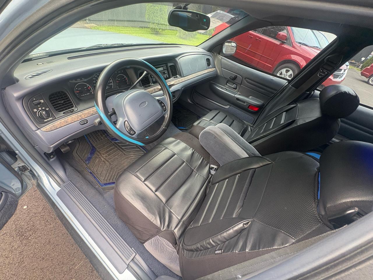 Ford Crown Victoria 4dr Sdn LX 1999