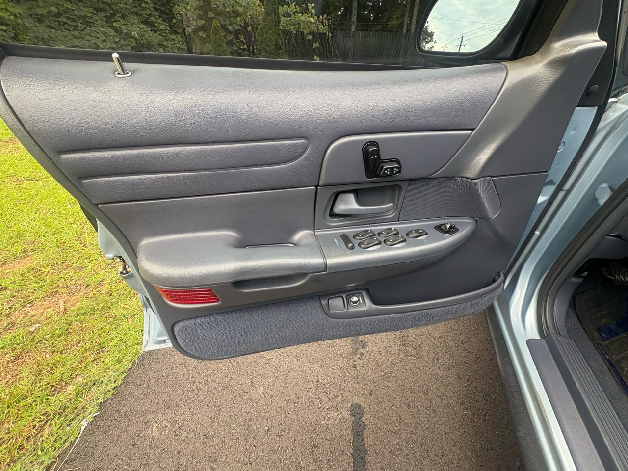 Ford Crown Victoria 4dr Sdn LX 1999