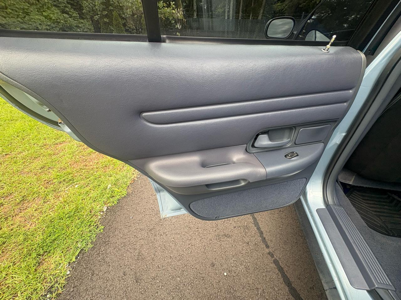 Ford Crown Victoria 4dr Sdn LX 1999