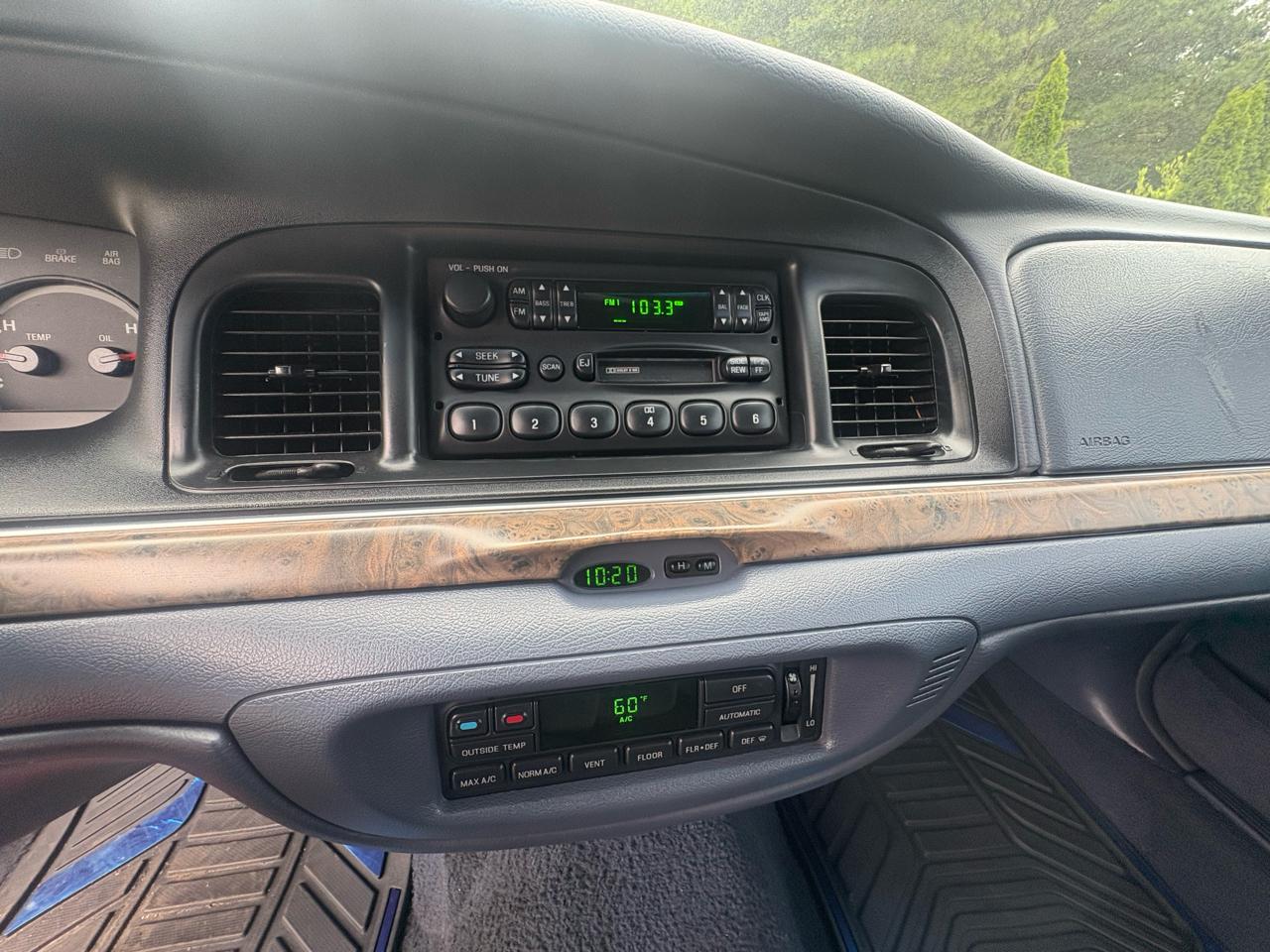 Ford Crown Victoria 4dr Sdn LX 1999