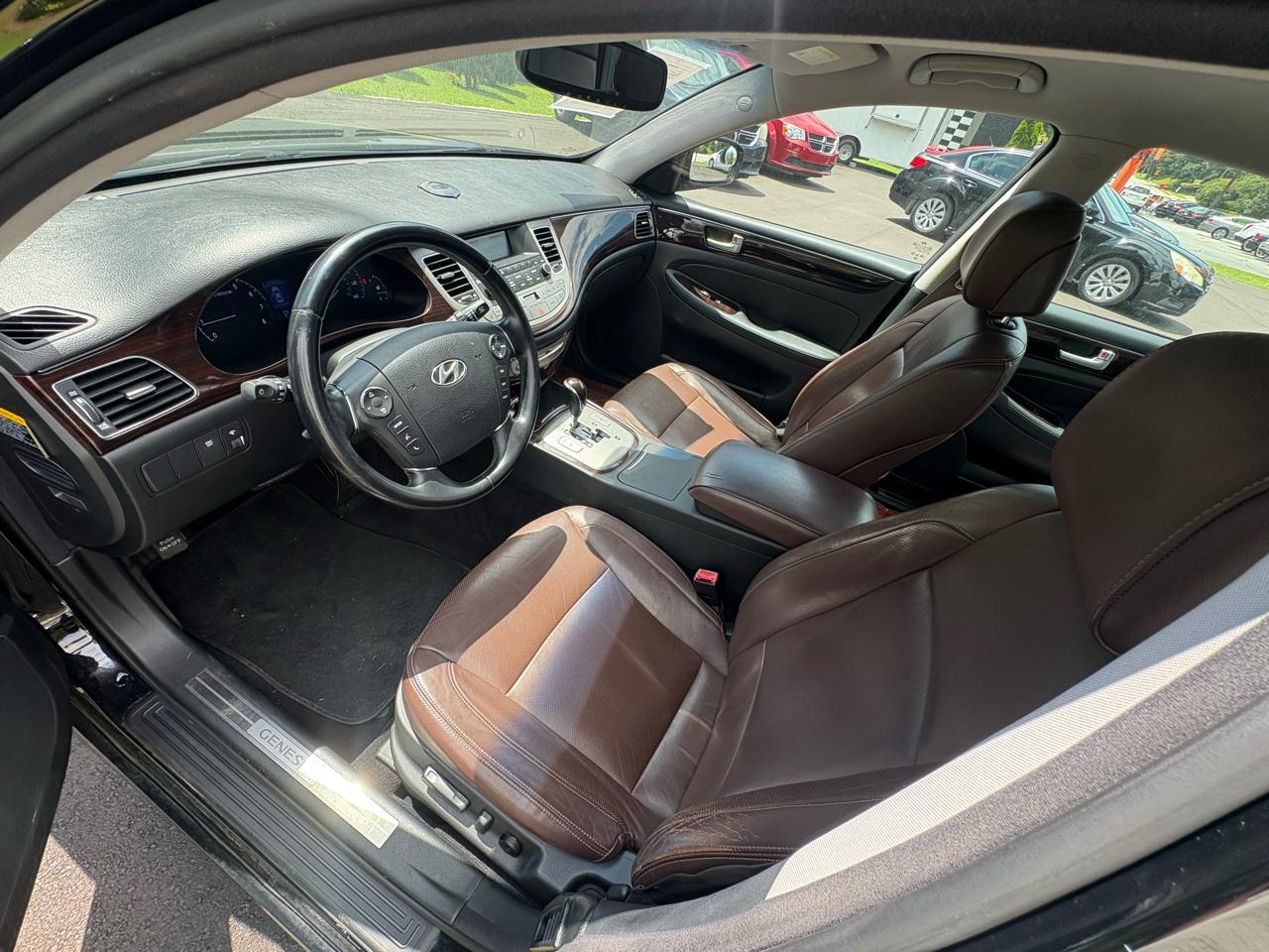 Hyundai Genesis 4dr Sdn V6 3.8L 2012