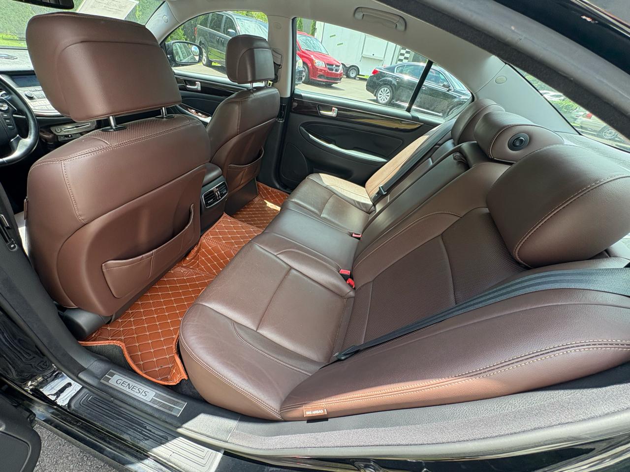 Hyundai Genesis 4dr Sdn V6 3.8L 2012