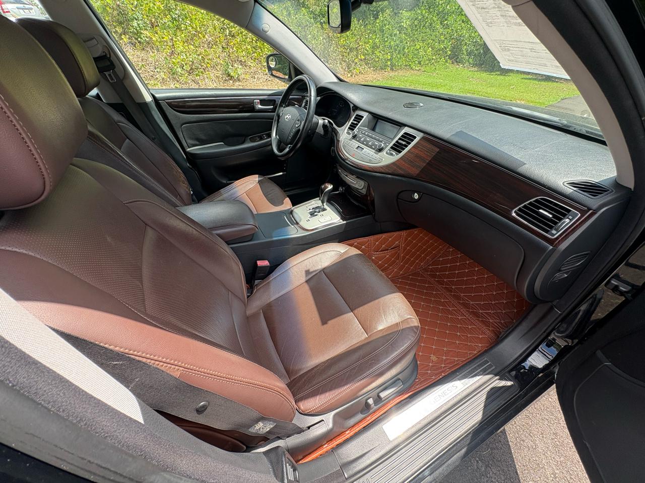 Hyundai Genesis 4dr Sdn V6 3.8L 2012