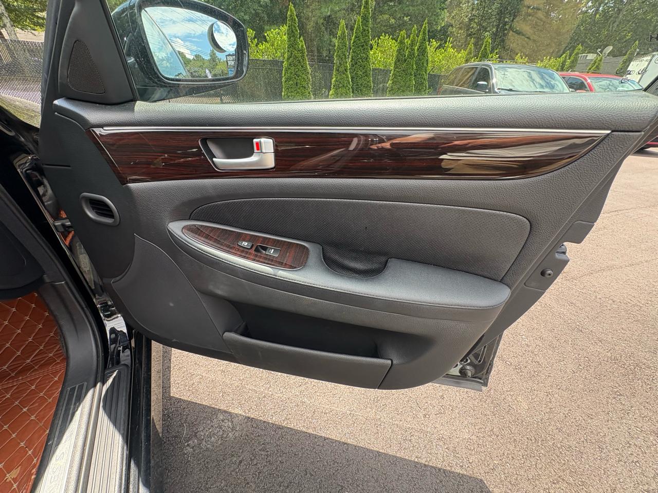 Hyundai Genesis 4dr Sdn V6 3.8L 2012
