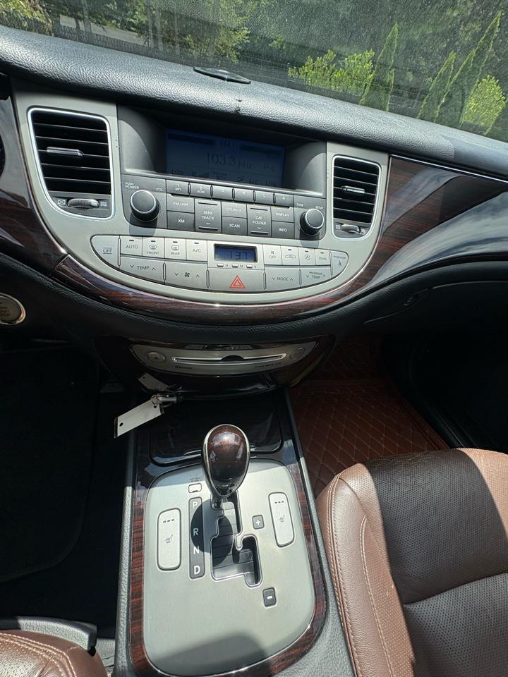 Hyundai Genesis 4dr Sdn V6 3.8L 2012