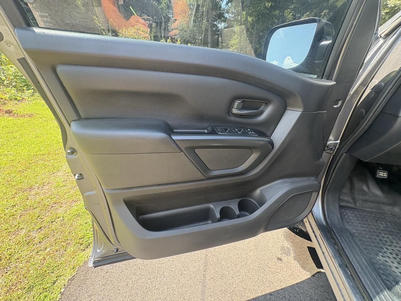 Nissan Titan 4x2 Crew Cab S 2017