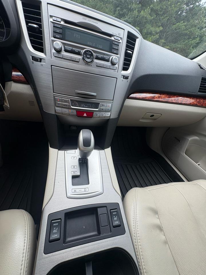 Subaru Legacy 4dr Sdn H6 Auto 3.6R Limited Moon 2010