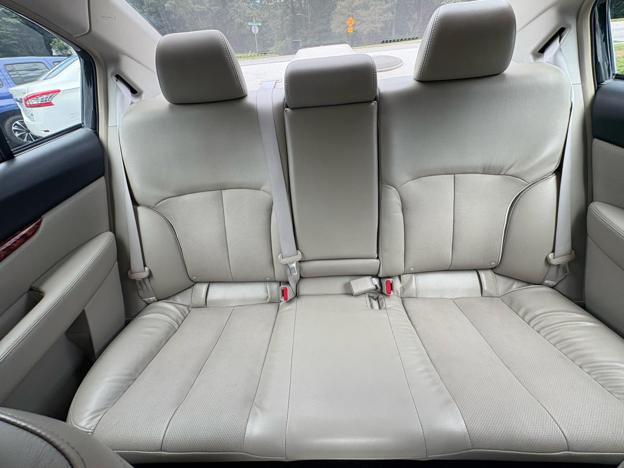 Subaru Legacy 4dr Sdn H6 Auto 3.6R Limited Moon 2010