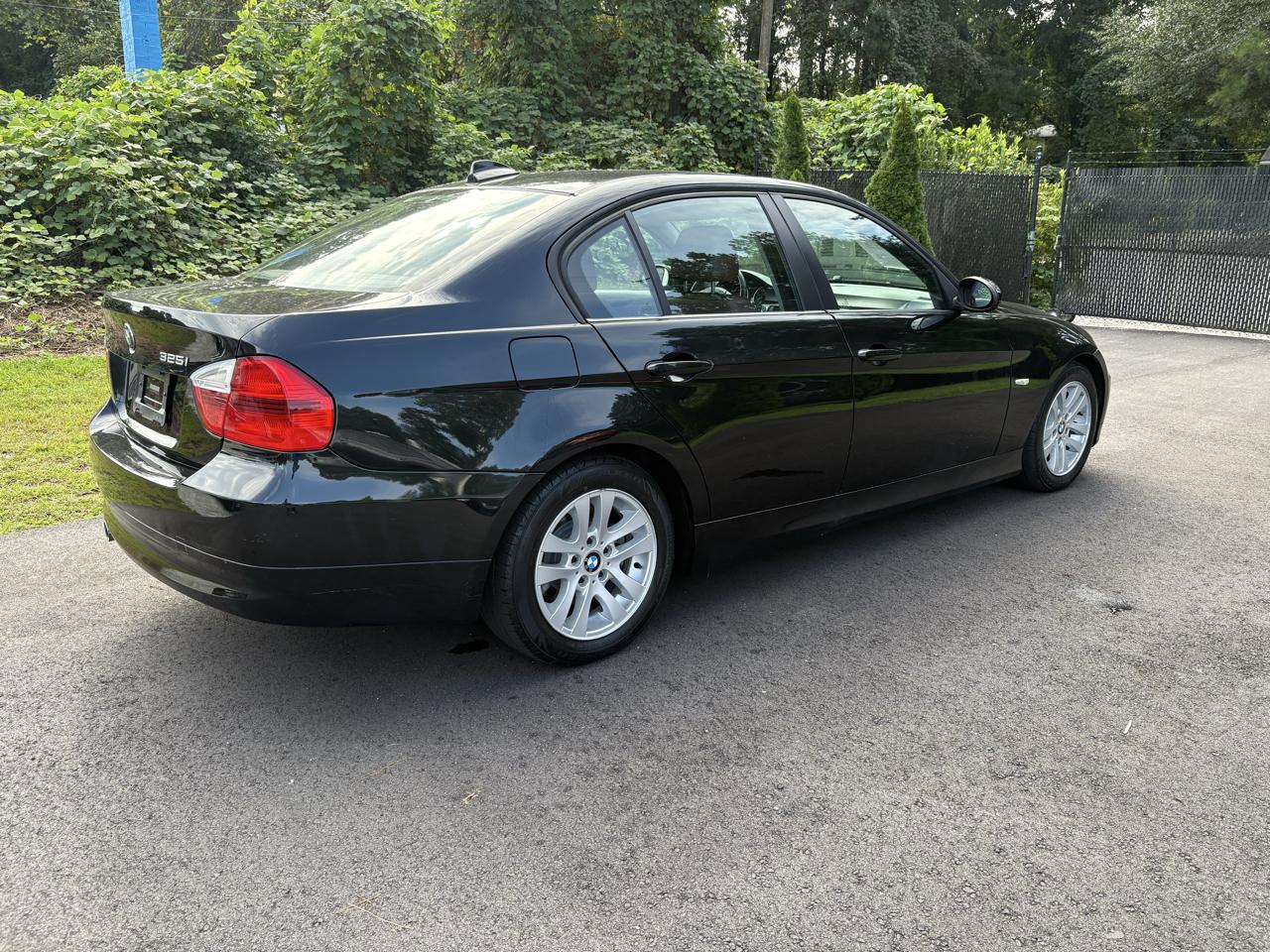 BMW 3 Series 325i 4dr Sdn RWD 2006