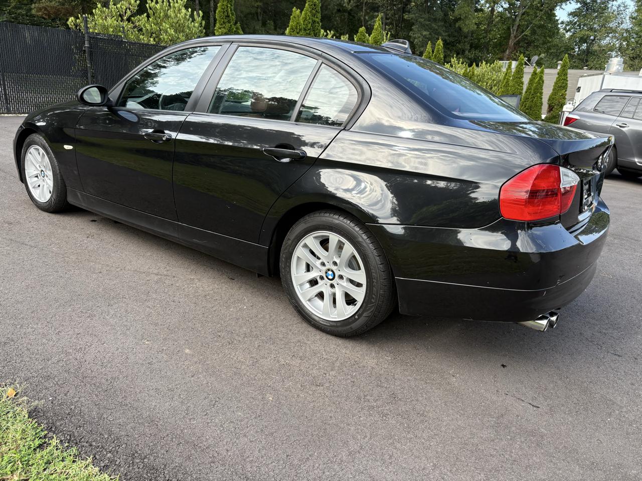 BMW 3 Series 325i 4dr Sdn RWD 2006