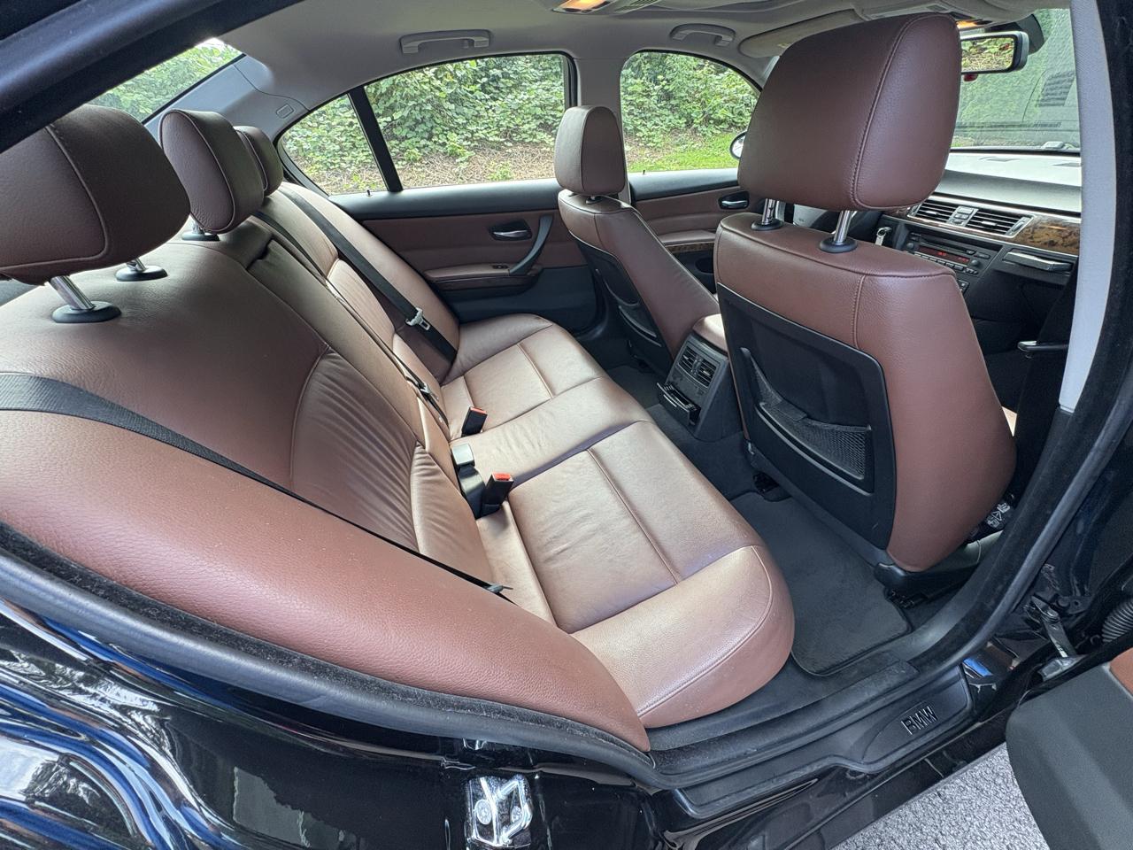 BMW 3 Series 325i 4dr Sdn RWD 2006