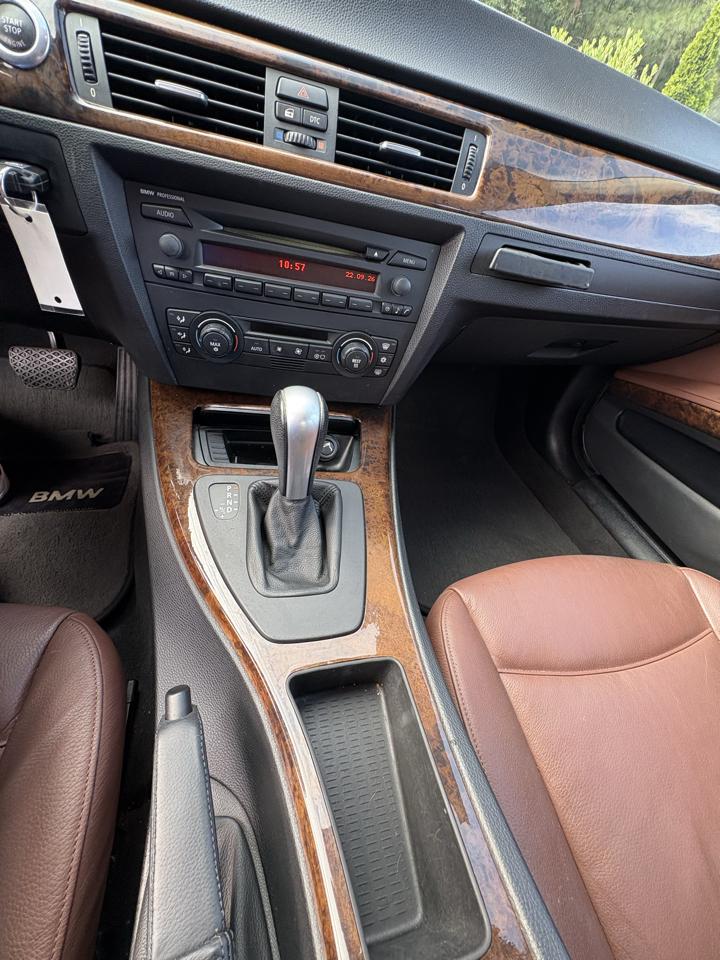 BMW 3 Series 325i 4dr Sdn RWD 2006