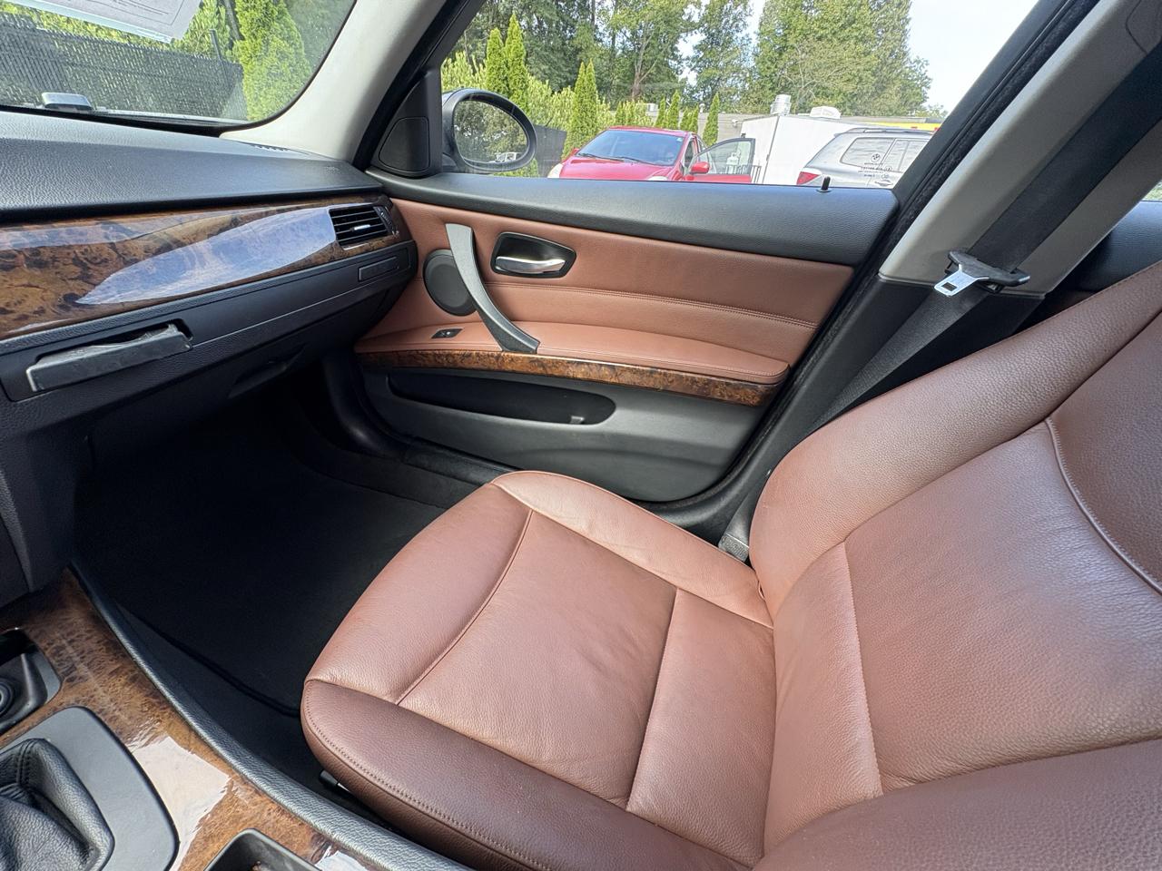 BMW 3 Series 325i 4dr Sdn RWD 2006