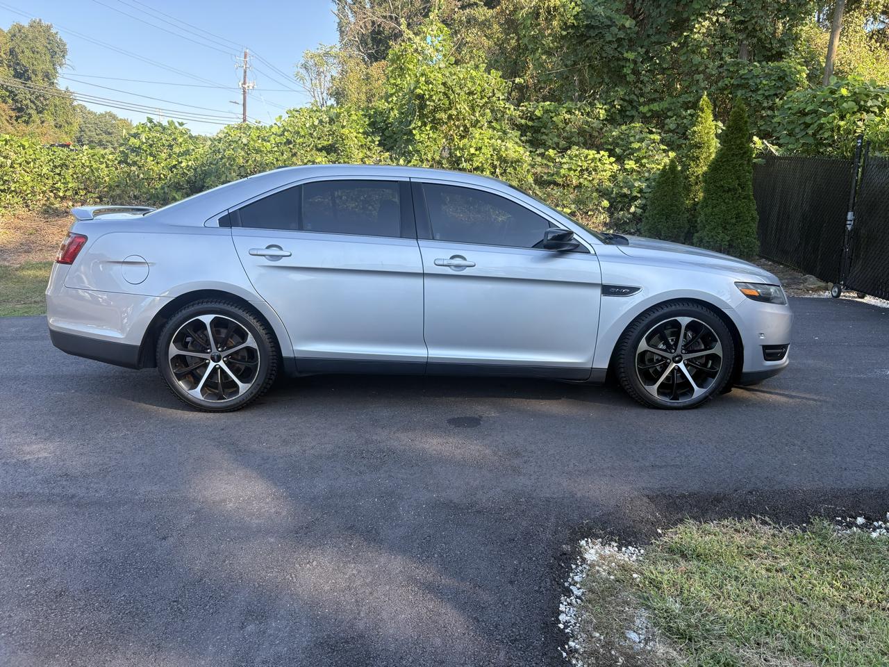 Ford Taurus 4dr Sdn SHO AWD 2015