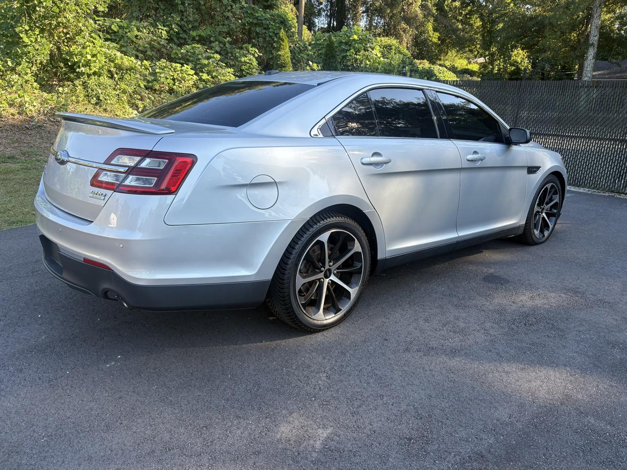 Ford Taurus 4dr Sdn SHO AWD 2015
