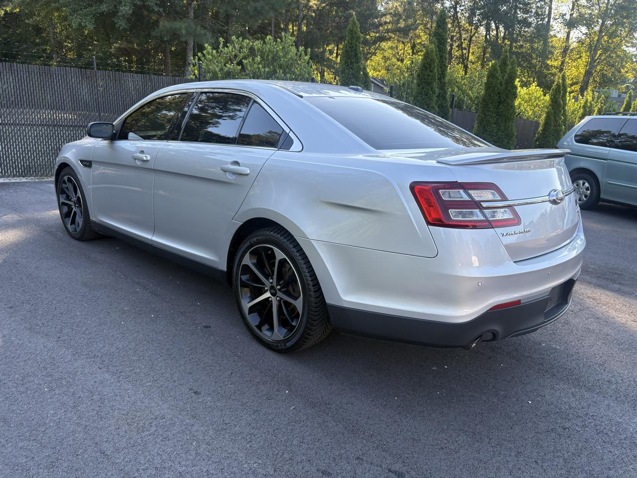 Ford Taurus 4dr Sdn SHO AWD 2015
