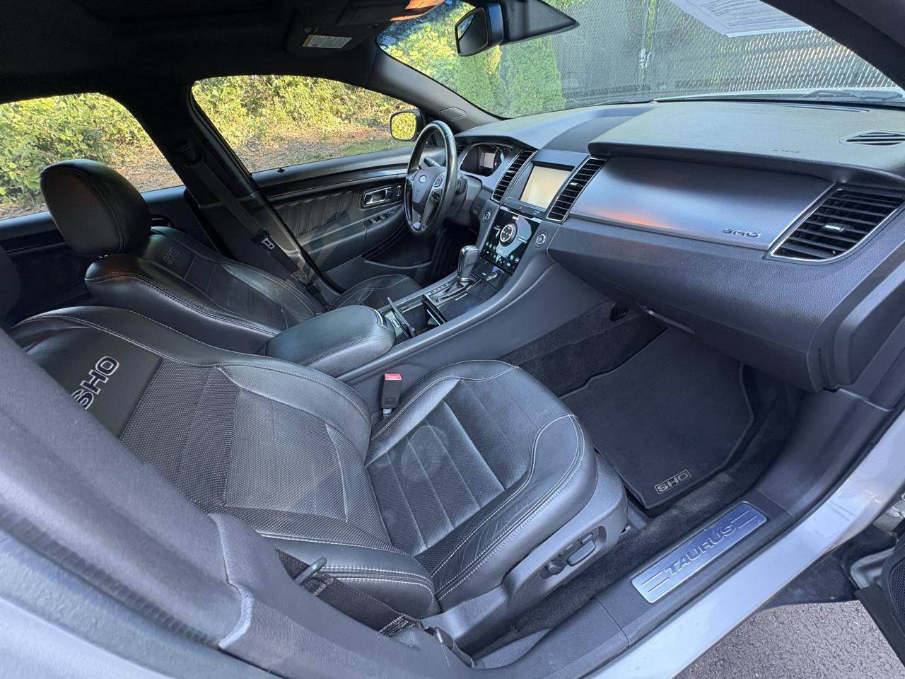 Ford Taurus 4dr Sdn SHO AWD 2015