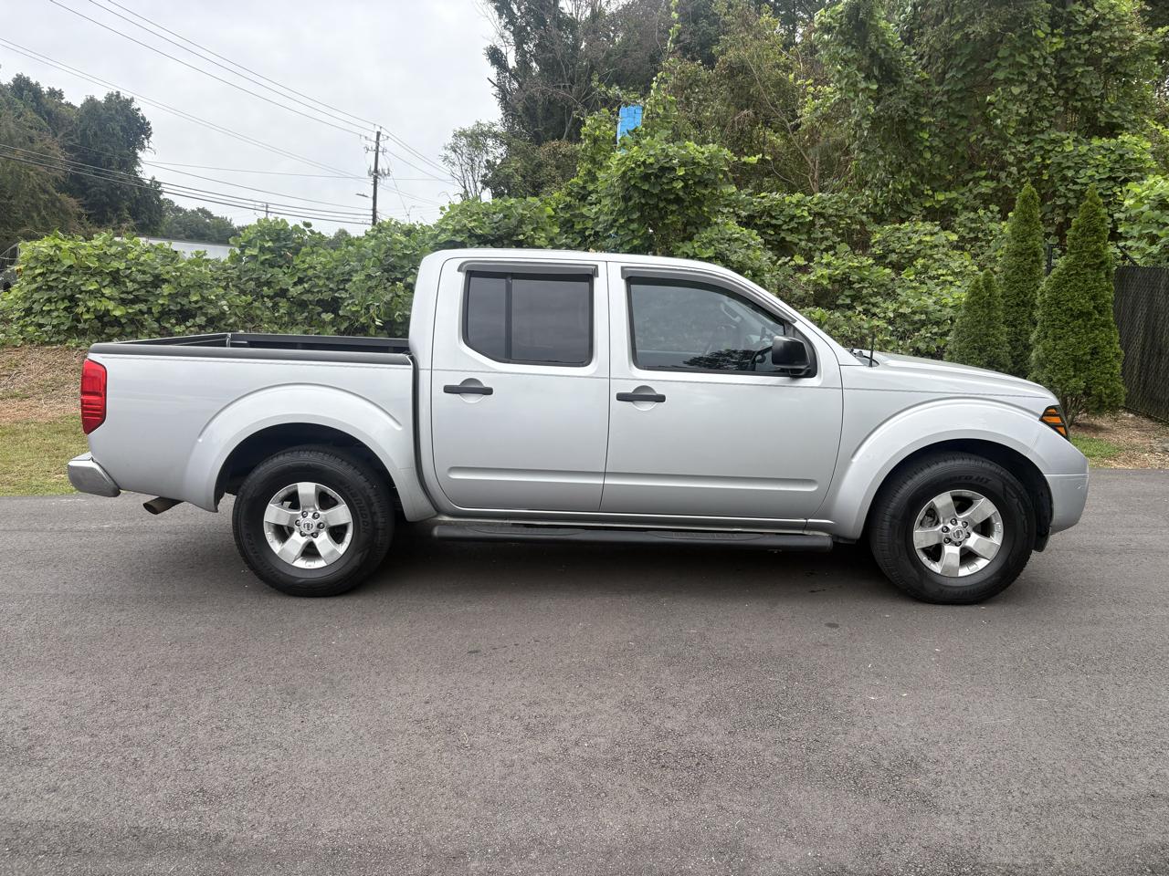 Nissan Frontier 2WD Crew Cab SWB Auto SV 2012