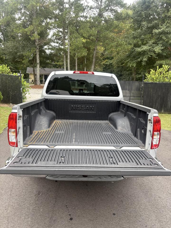 Nissan Frontier 2WD Crew Cab SWB Auto SV 2012