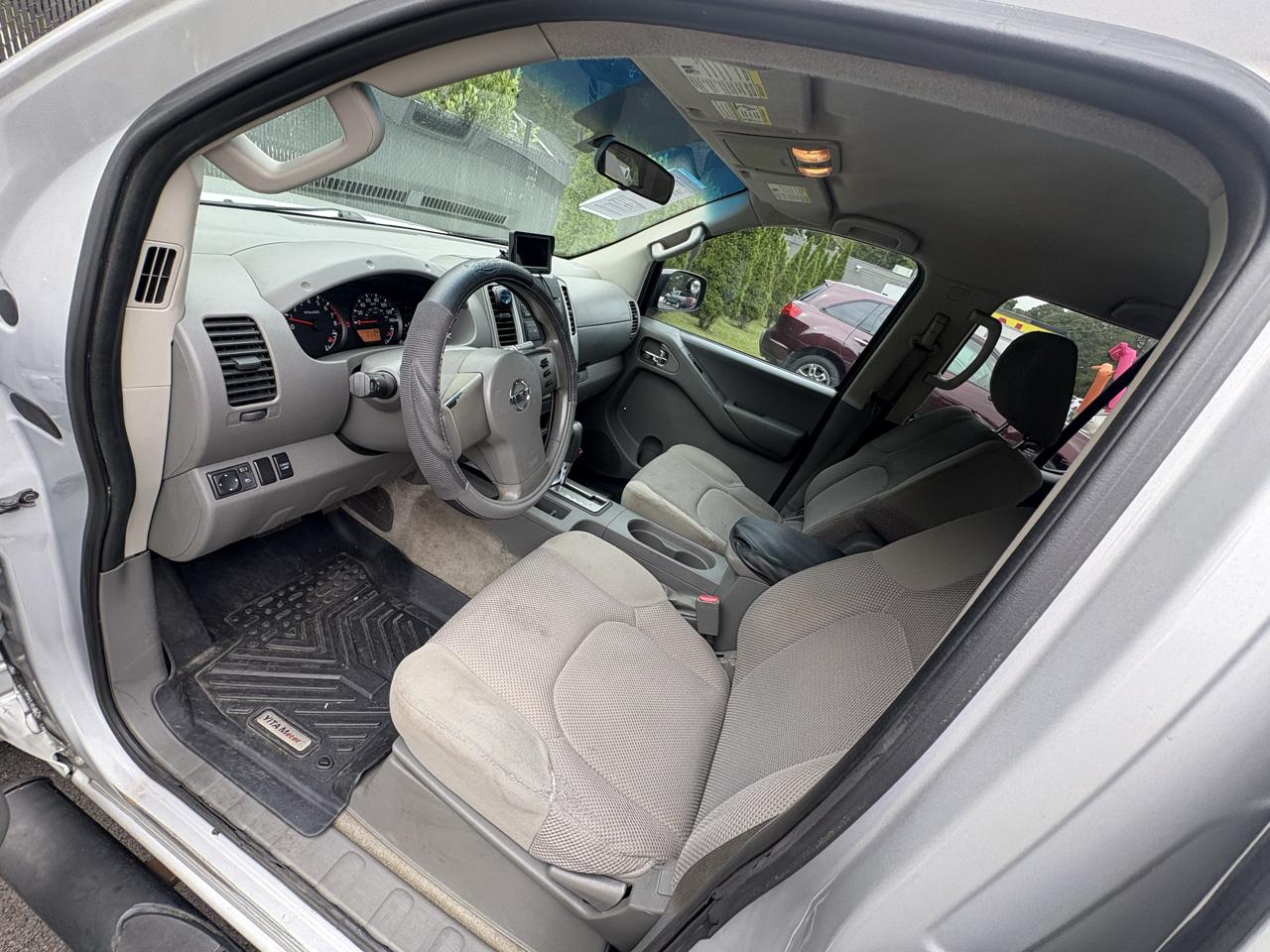 Nissan Frontier 2WD Crew Cab SWB Auto SV 2012