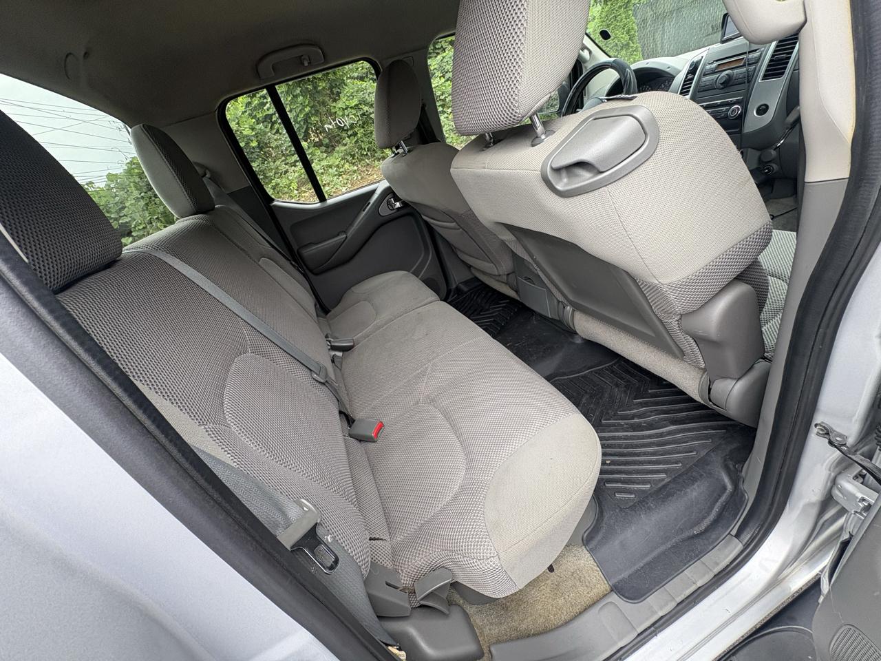 Nissan Frontier 2WD Crew Cab SWB Auto SV 2012