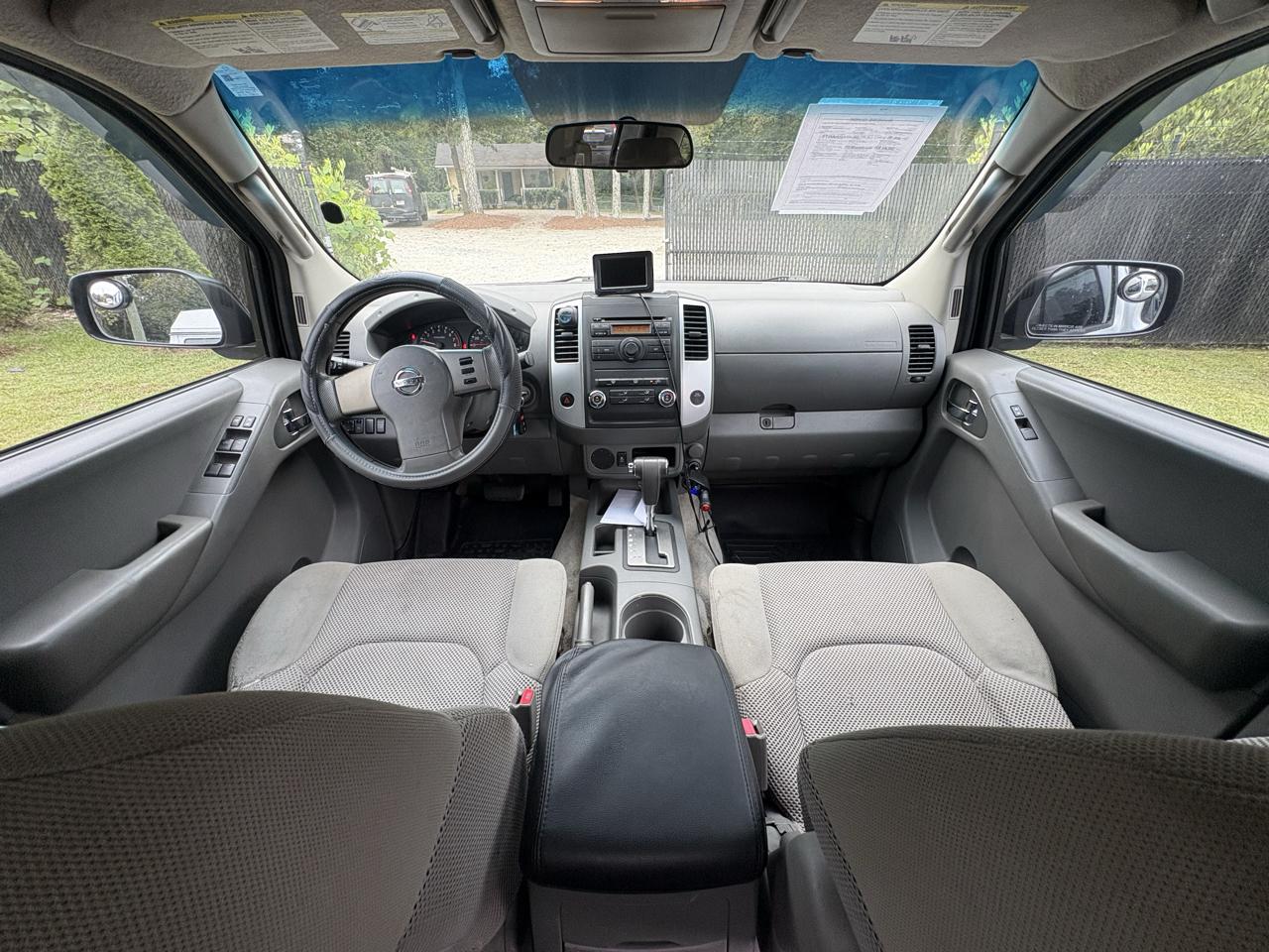 Nissan Frontier 2WD Crew Cab SWB Auto SV 2012