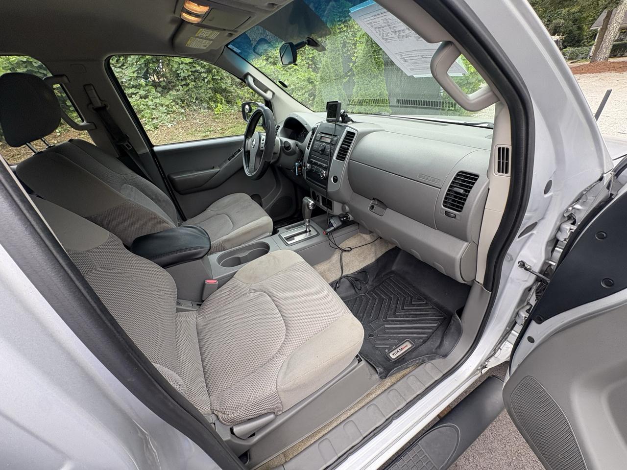 Nissan Frontier 2WD Crew Cab SWB Auto SV 2012