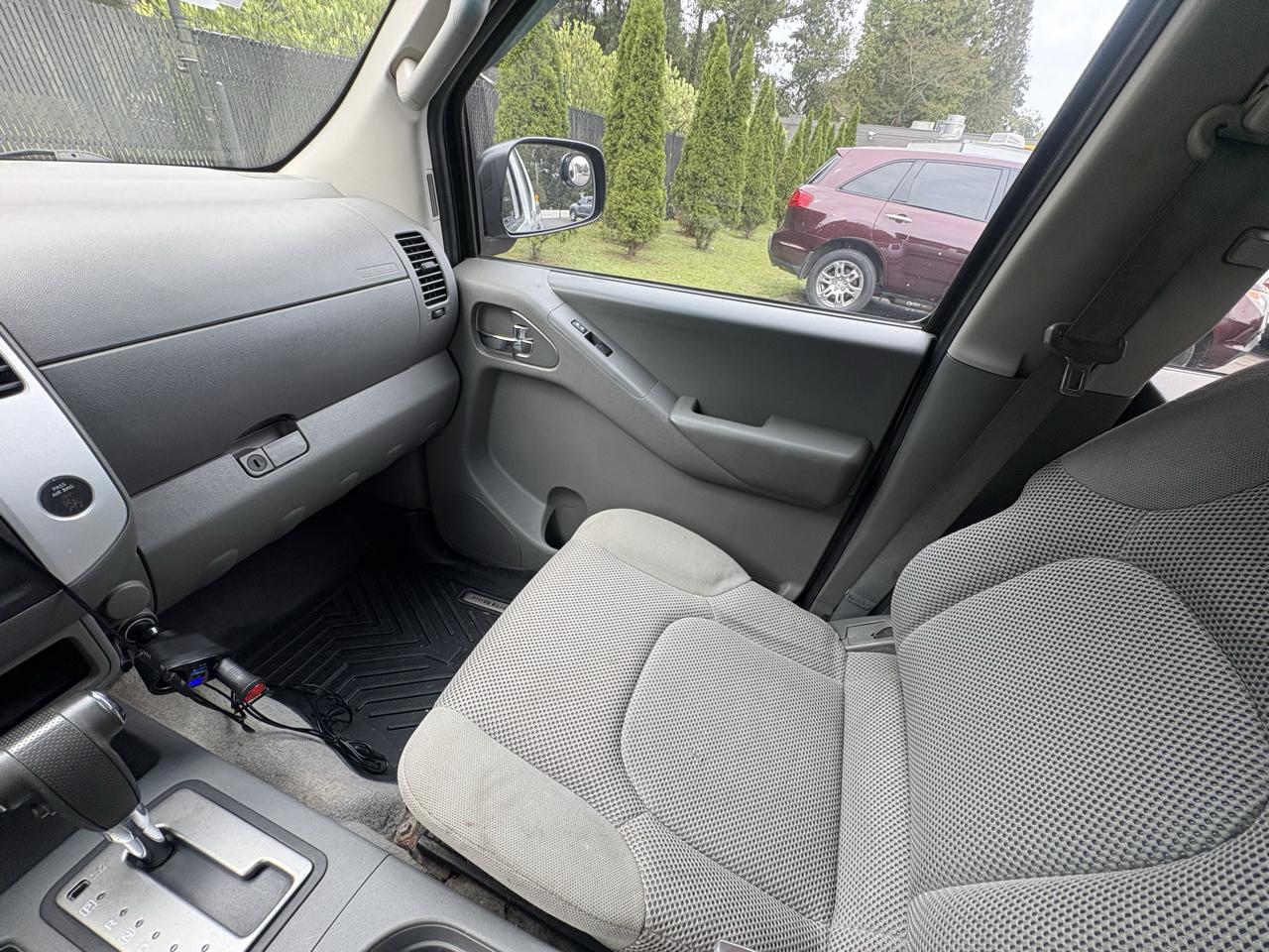 Nissan Frontier 2WD Crew Cab SWB Auto SV 2012