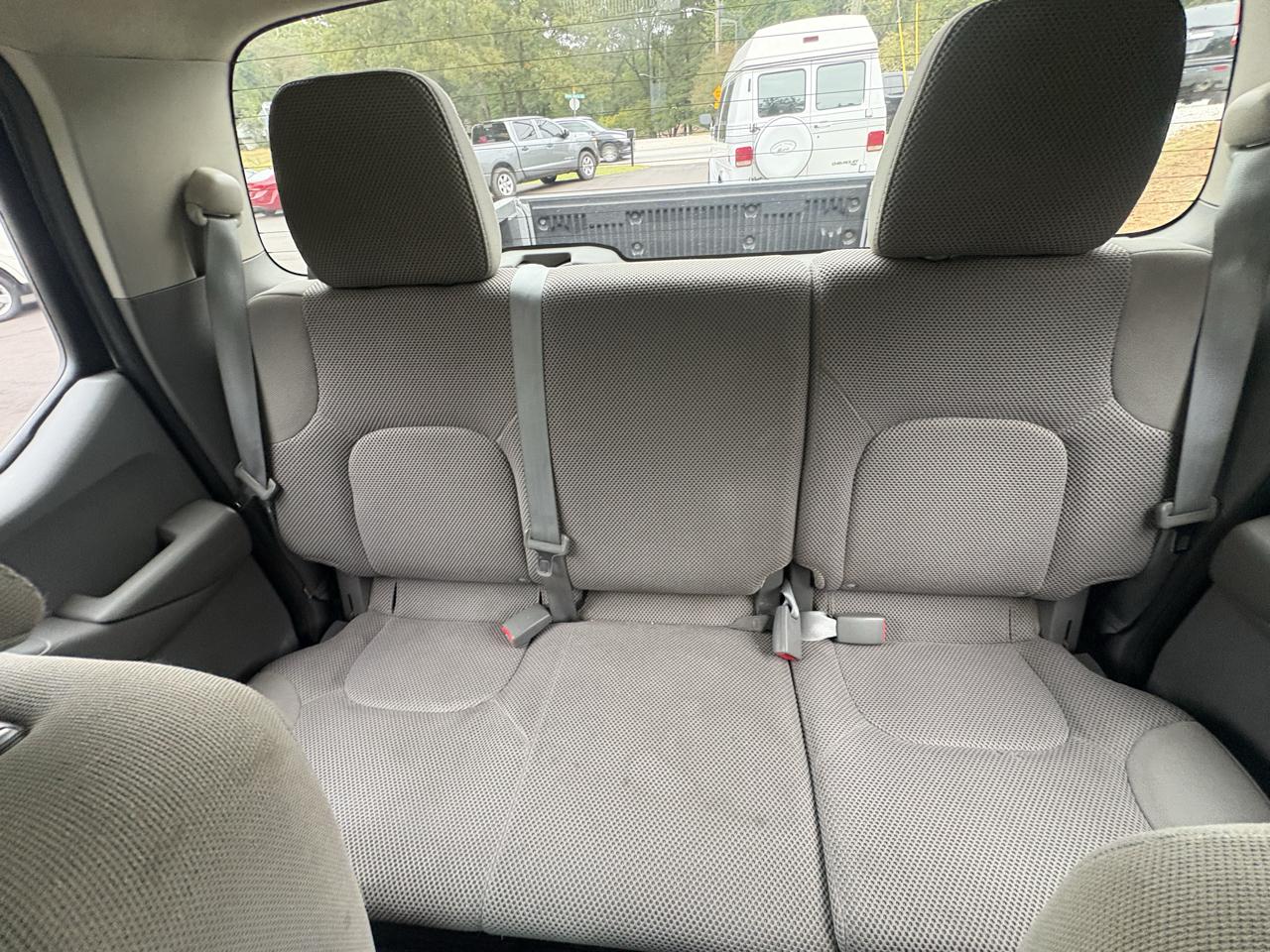 Nissan Frontier 2WD Crew Cab SWB Auto SV 2012