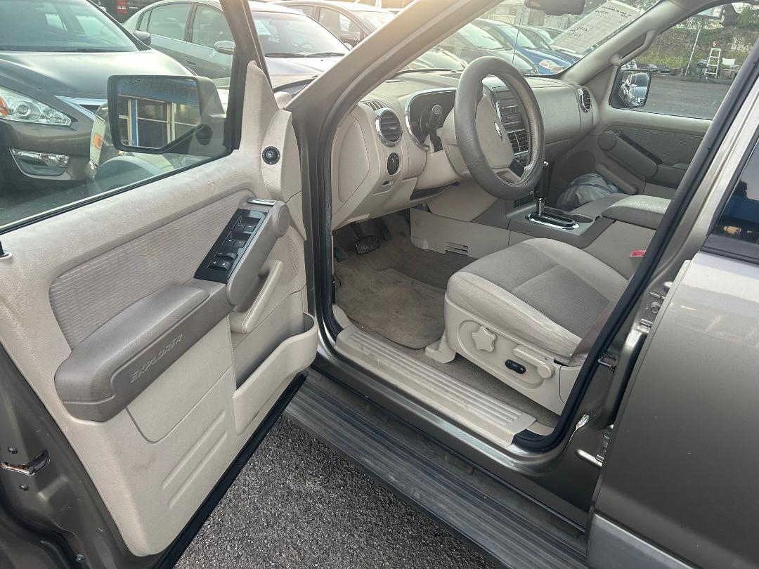 Ford Explorer 4dr 114" WB 4.0L XLT 2006