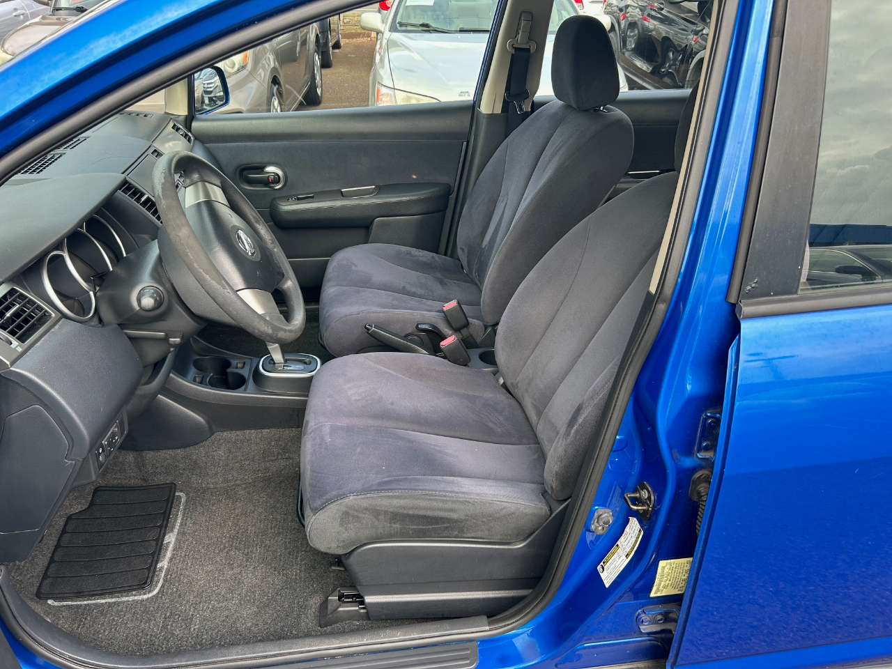 Nissan Versa 5dr HB I4 Auto 1.8 S 2007